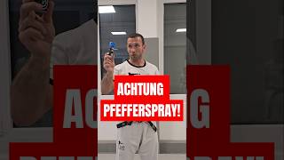 👉 Achtung Pfefferspray ✅️ Vom Weltmeister Kickboxen Selbstverteidigung [upl. by Naneek769]