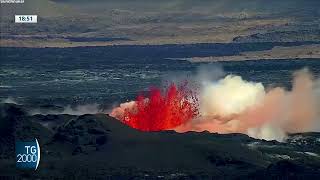 Islanda nuova spettacolare eruzione del vulcano Evacuati residenti [upl. by Whitson907]