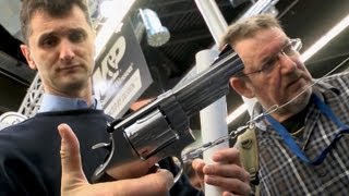 Messe für Waffen in Nürnberg  Faszination für klassische Gewehre ungebrochen [upl. by Reppiks]