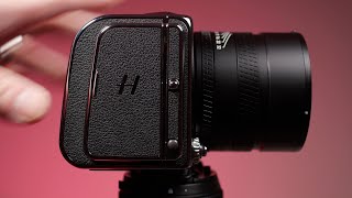 Hasselblads 100MP Mini Modular Medium Format Marvel 907X  CFV 100C Handson [upl. by Sherry83]