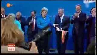 Angela Merkel wirft DeutschlandFahne weg 22092013 [upl. by Sidman797]