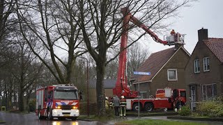 Schoorsteenbrand Dertien Aprilstraat Oosterwolde  Hoogwerker breekt tak af in boom [upl. by Trab]