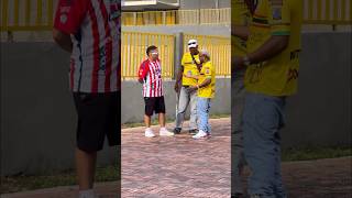 REVENDO LAS BOLETAS DEL PARTIDO ⚽️🤣 shorts short humor comedia [upl. by Suki38]