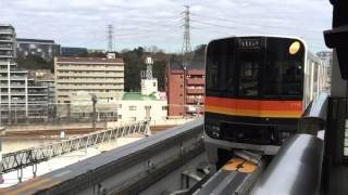 多摩都市モノレールの1000系電車が、多摩センター駅に到着 [upl. by Bayard841]