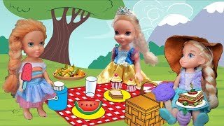 Anna and Elsa Toddlers Picnic Annia amp Elsia Toddlers Adventures Nature Hunt  Outdoors Freddy Fox [upl. by Fesoy]