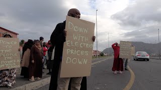 Lavender Hill residents persist with protests over electricity tariffs [upl. by Olav]