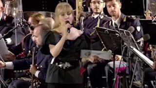 quotCeccon ha vinto lOroquot lannuncio di Milly Carlucci durante il concerto della Polizia a Roma [upl. by Ekaj]