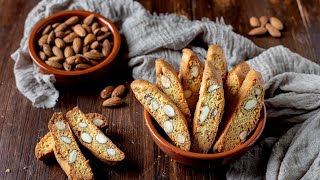 Cantuccini alle mandorle ricetta originale con strutto [upl. by Attirb]