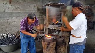 ¡¡Como se elabora una barreta  Herrería Tradicional Oaxaqueña [upl. by Novelia]