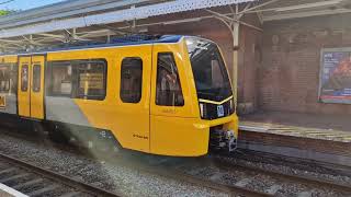 Tyne and Wear Metro 555005 at Cullercoats [upl. by Annam]