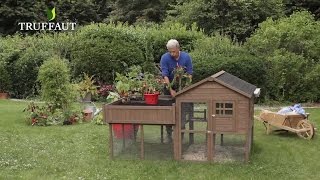 Installer un poulailler carré potager au jardin  Truffaut [upl. by Uok]