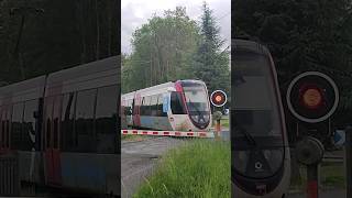 Citadis Dualis  tramtrain au PN 16 de la ligne dEsbly à CrécylaChapelle SNCF [upl. by Enimrac]