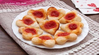 Pizzette di pasta sfoglia  Ricetta per San Valentino [upl. by Fabiolas]