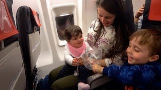 PRIMEIRA VIAGEM DE AVIÃO DA LAURA Estamos Indo para o Brasil  Daily Vlog Férias em Familia [upl. by Jadwiga]