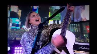 KT Tunstall Perform Imagine CNN Anderson Cooper Andy Cohen New Years Eve Time Square 2022 [upl. by Maury499]