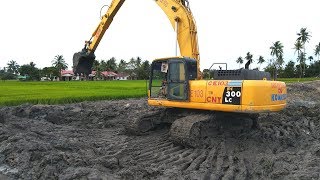 EXCAVATOR SUMITOMO Korek Tanah Bendang [upl. by Erastatus]