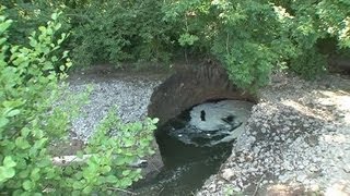 Une rivière avalée par un trou en Normandie [upl. by Santa449]