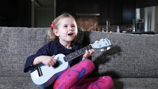 TWINKLE TWINKLE LITTLE STAR  5YearOld Claires First Song on Ukulele [upl. by Feld516]