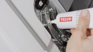 Fetten eines VELUX Dachfensters ab Baujahr 2013 [upl. by Lounge]