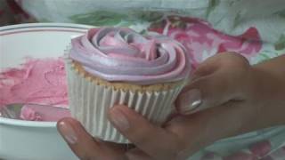 How To Swirl Icing On Cupcakes [upl. by Cadel929]