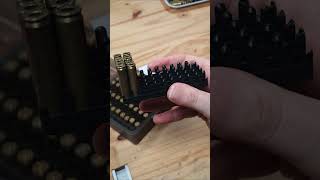 La minute dangle  rechargement du 223 R astuce plateau de rechargement  tips 9mm [upl. by Suckram]