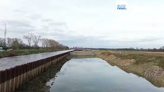 Lavori di manutenzione del canale Giuliana impatto sul traffico tra Paesi Bassi Belgio e Francia [upl. by Ellirehs]