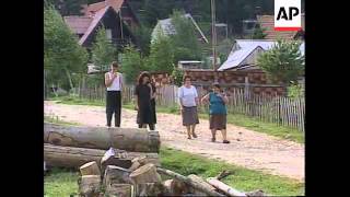 BOSNIA US SOLDIERS CONFRONT BOSNIAN SERB TANKS [upl. by Enorej]