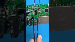 Cómo desoldar y soldar SMD con cautín shorts repair celulares soldarsmd tutorial [upl. by Lettig]