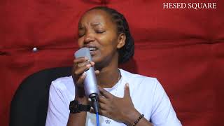 Mpora mbiharira yesu niwe unzi kuko amara agahinda mbabaye  cover by Aline worshiper 😭🙌 [upl. by Petes588]