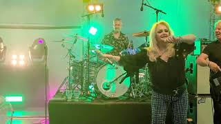 Bonnie Tyler  Turn Around live in Beelitz [upl. by Eugenio]