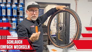 Fahrradschlauch wechseln schnell und einfach  Platten Fahrradreifen reparieren  Schlauch wechseln [upl. by Sarnoff955]