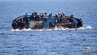 880 migrants morts en Méditerranée la semaine dernière [upl. by Rrats]