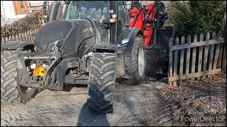 Holztransport  Valtra am Limit  Holzanhänger mit Triebachse [upl. by Kimon]