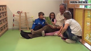 „OB vor Ort“ Prof Dr Eckart Würzner half bei der Kinderbetreuung in Kita auf dem Emmertsgrund [upl. by Yolanda]