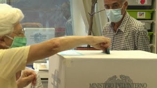 Italia si vota fino alle 15 per referendum regionali e suppletive [upl. by Enirhtak]