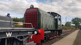 here is green hunslet dl26 moving 6697 and 4079 pendennis castle back into the engine shed [upl. by Gilmer547]