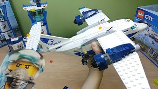 LEGO City Police  Policía Aérea Base de Operaciones Avión Cárcel Paracaídas Eyectable 60210 [upl. by Nale]