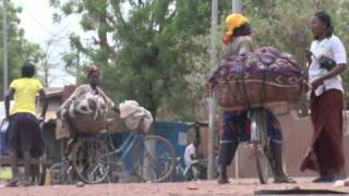 Burkina Faso à Koudougou les étudiants dénoncent la misère [upl. by Eilrebma]