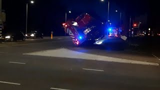 crash thv zwaar hoogwerker brandweer kantelt tijdens rit richting gebouwbrand [upl. by Schweitzer]