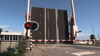 schip geplet onder brug Urkersluis [upl. by Eimac]