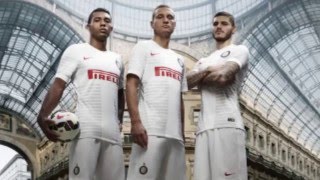 LInter Milan révèle ses nouveaux maillots extérieurs [upl. by Yenduhc]