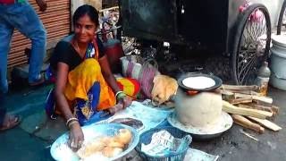 Garma Garam Roti amp Aloo Sabzi Hot Bread amp Potato Curry  The 100 Year Old Real Indian Street Food [upl. by Michail304]