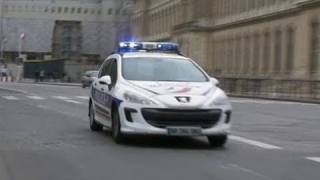 Police Car Responding in Paris x 2 [upl. by Stinson]