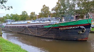 Binnenvaartschip de Keizersgracht vaart de Zuiderhaven in Groningen in [upl. by Alleroif]