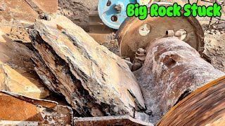 Big Rock Stuck in Jaw Crusher Machine crushing stones jawcrusher [upl. by Ayo]