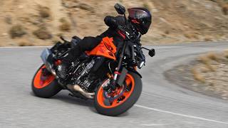 2024 KTM 990 Duke Review  Call It The quotSuper Duke Litequot [upl. by Anirtek]