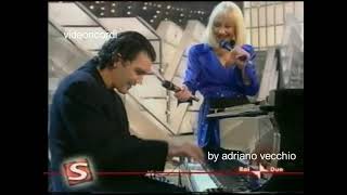 Raffaella Carrà SANREMO 2001 ospita Antonio Banderas [upl. by Nnylyak705]