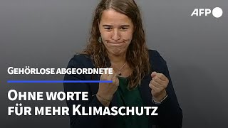 Gehörlose Abgeordnete wirbt im Bundestag für mehr Klimaschutz  AFP [upl. by Matthias]