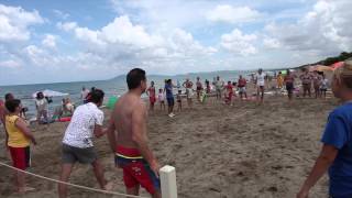 gioco dei gavettoni in spiaggia Orbetello camping village [upl. by Atsirtal]