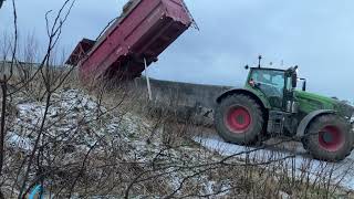 Unloading A Baastrup CTS 18 full of Muck  Fendt 936 winter 2024 [upl. by Kier536]